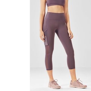 Mila High-Waisted 7/8 Pocket Capri